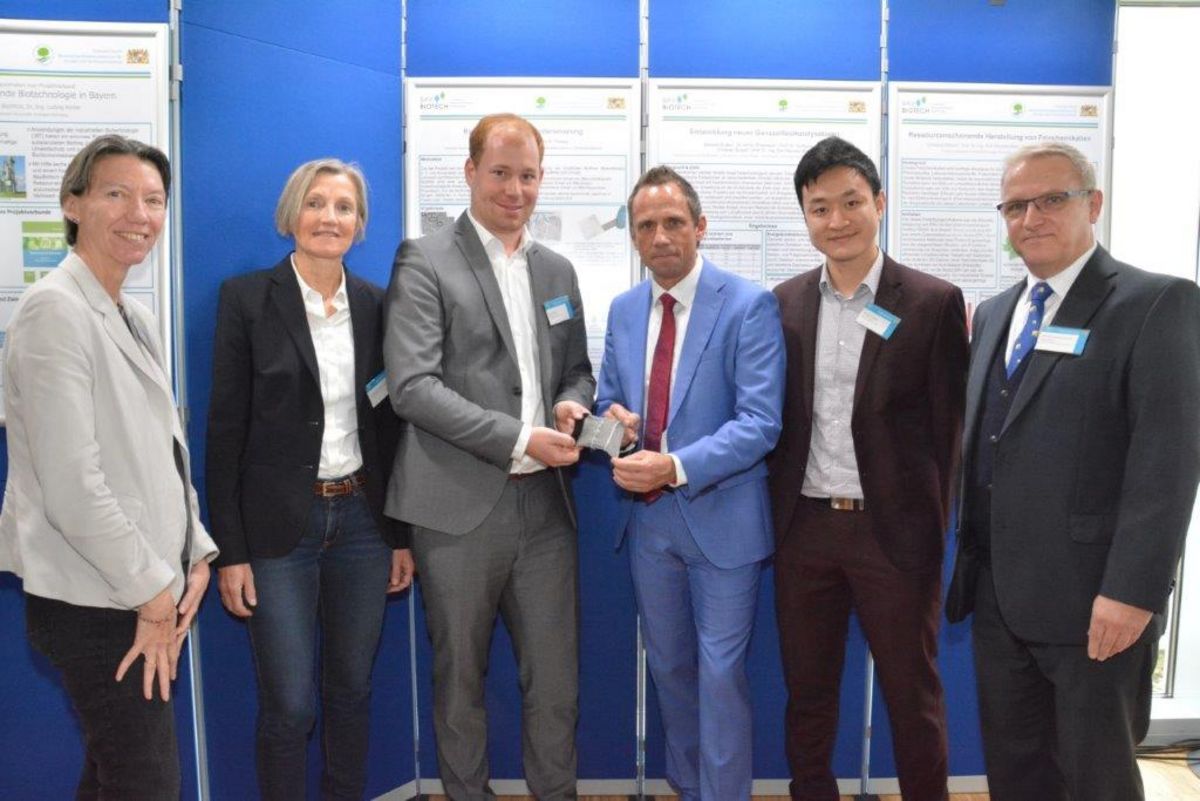 bavarian state minister Thomas Glauber and the team of the University of Bayreuth